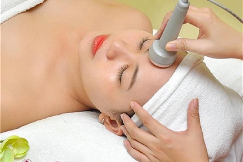 cach-cham-soc-da-mat-tai-spa-lam-dep-tu-tin-tu-ben-trong-1.jpg
