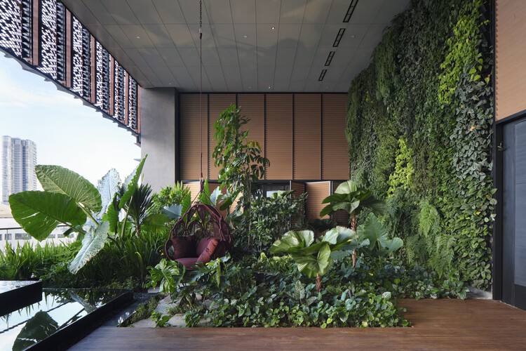 Sky garden biến khách sạn thành một “ốc đảo”.jpg